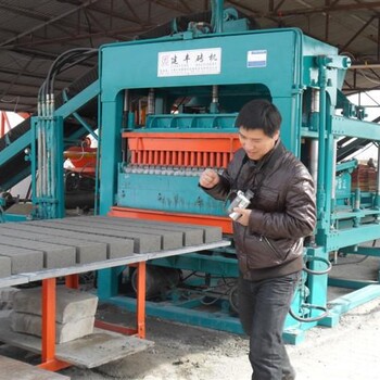 广西钦州市多功能免烧砖机彩砖砖机透水砖砖机的特点