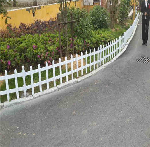 信阳市罗山县绿化护栏白色围墙栅栏杆             ,护栏制作与样式