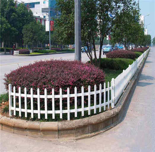临武县pvc塑钢护栏草坪绿化带围栏生产厂家