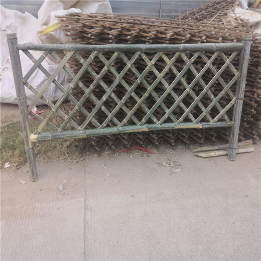 三亚花园隔断装饰碳化木桩竹篱笆竹子护栏