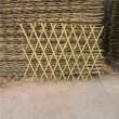 滨州伸缩竹围栏碳化木桩竹篱笆竹子护栏图片