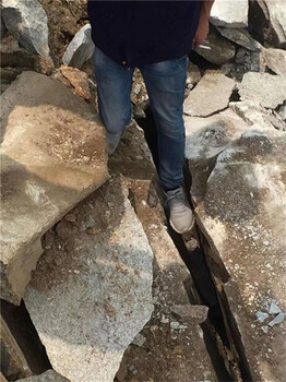 安徽宿州环保隧洞掘进遇到岩石找劈裂机