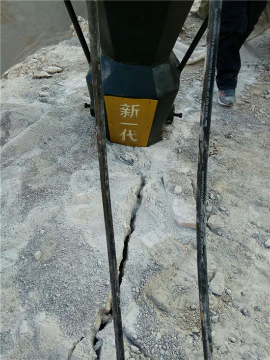 广东梅州采石场煤矿开山开采劈裂机不能放炮破石头机
