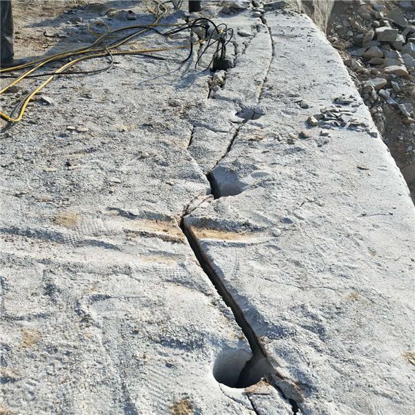 九江市基坑开挖岩石劈石机产品案例介绍