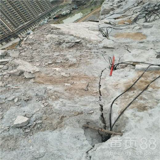 大型岩石劈裂机定制大型开山设备湖北省