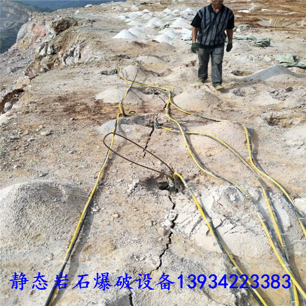 广东梅石灰石矿山开采用裂岩器