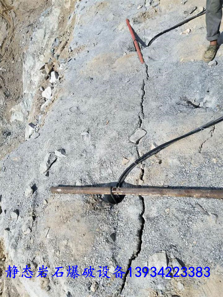 西藏日喀则地裂石机开山采石设备
