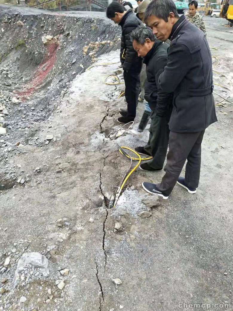 重庆垫江矿山施工开采石头代替放炮的机器