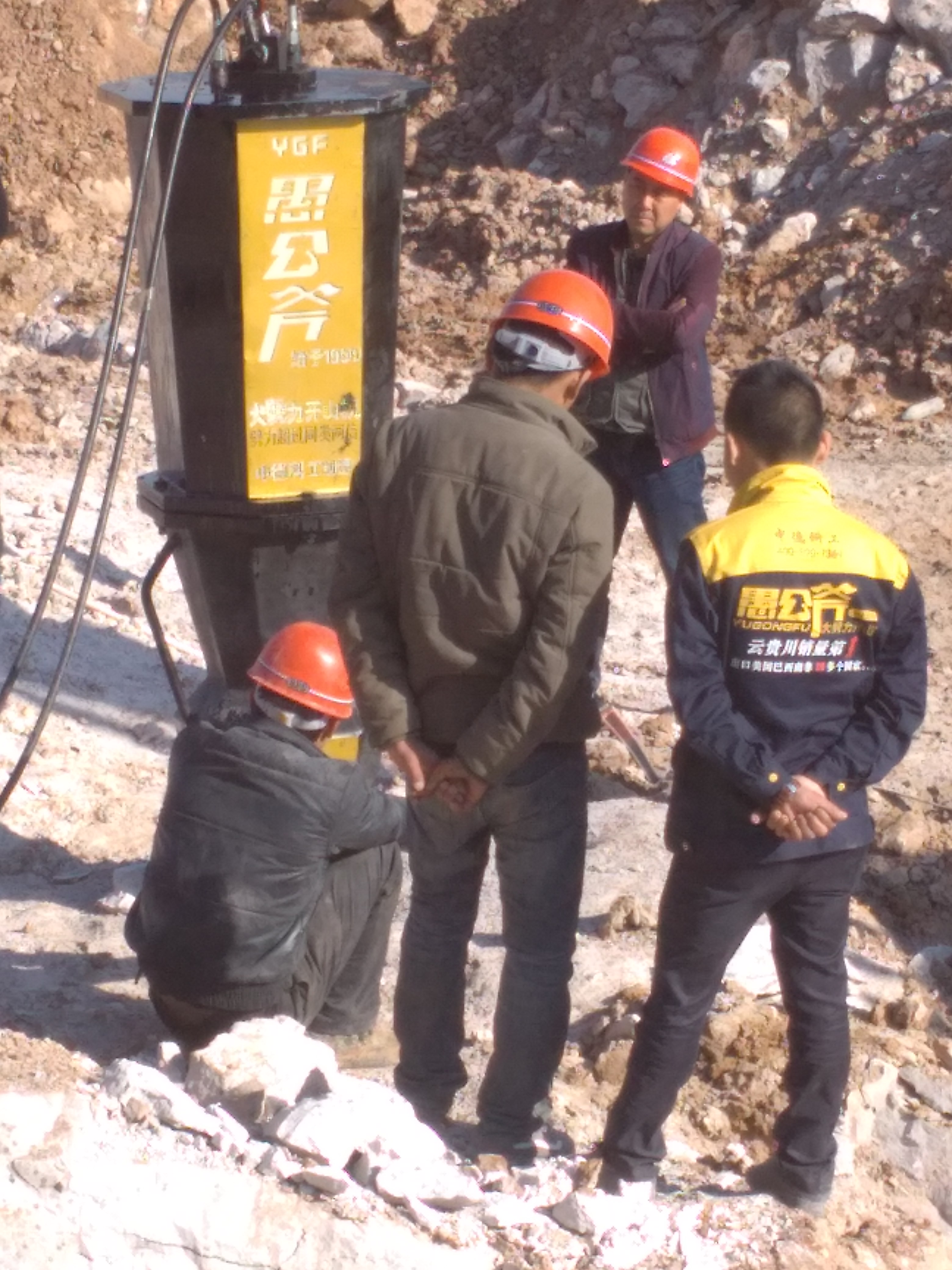 地基岩石开挖大坝开挖岩石静态爆破机器开石机