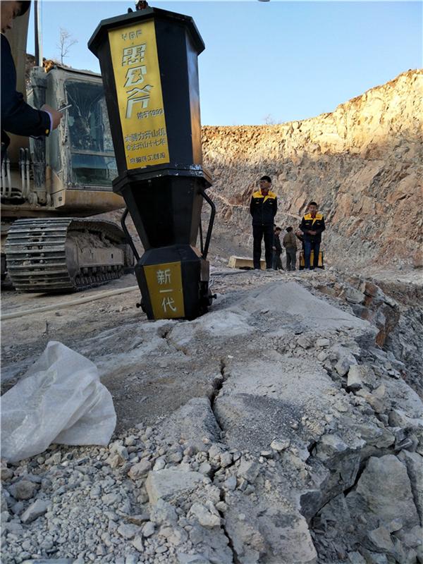 土石方开挖玉石矿开采大型劈裂机劈石机