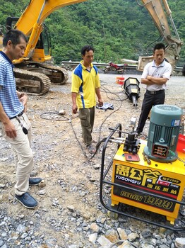 中镁石开采大块岩石分解挖地基破石头液压分裂器开山机