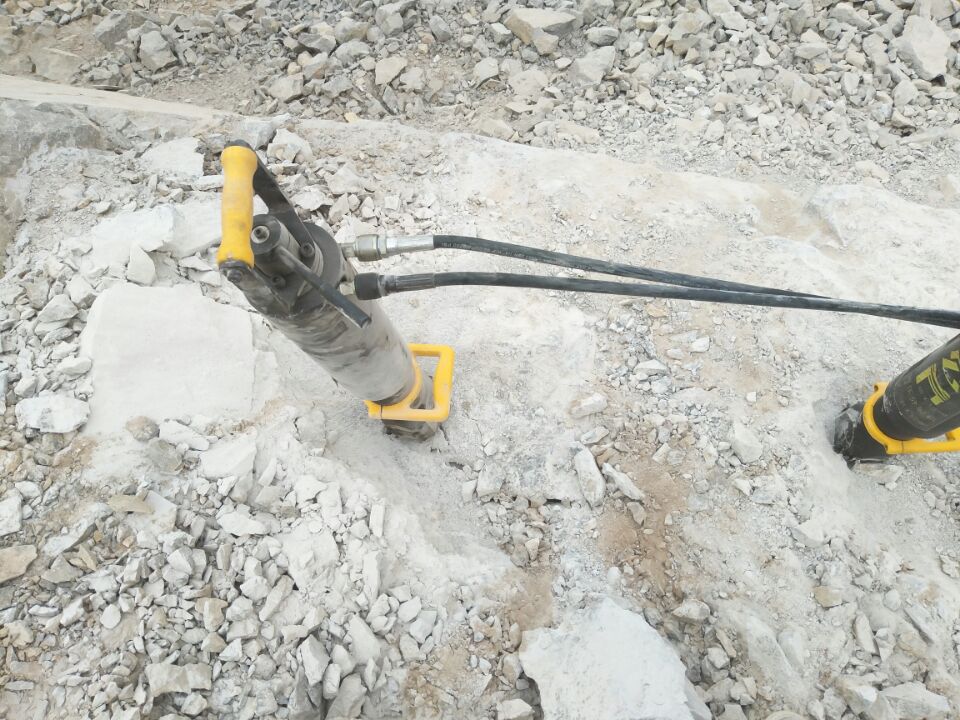 土石方开挖液压裂石岩石机劈裂机