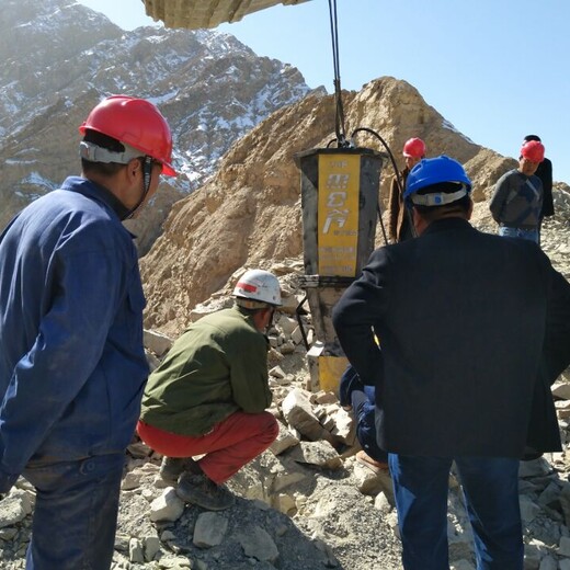 镁石开采设备石英石矿山岩石破碎开石器代替剂