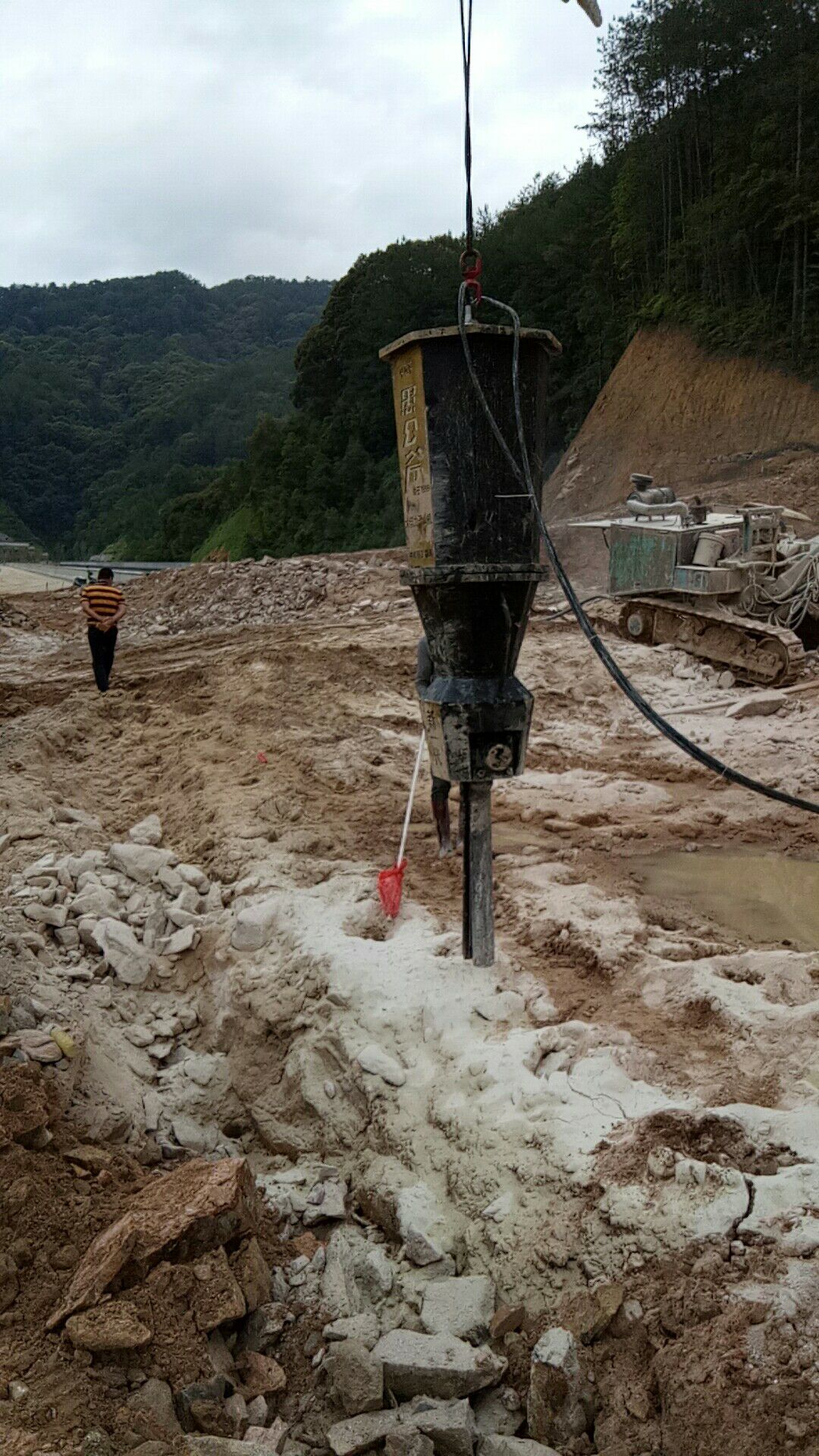 公路拓宽砂岩静态劈裂器月度评述