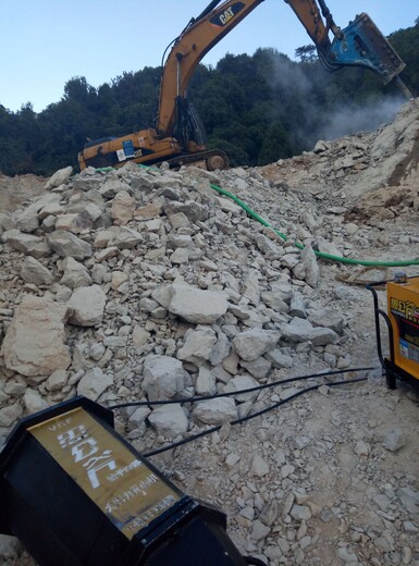 地基挖石头福建宁德开山劈裂棒基地