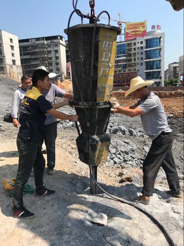 代替电镐采石场破石头岩石机械