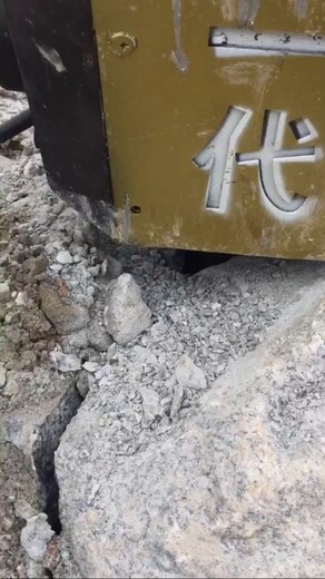 采石场采掘岩石解体修建高速公路液压劈裂机