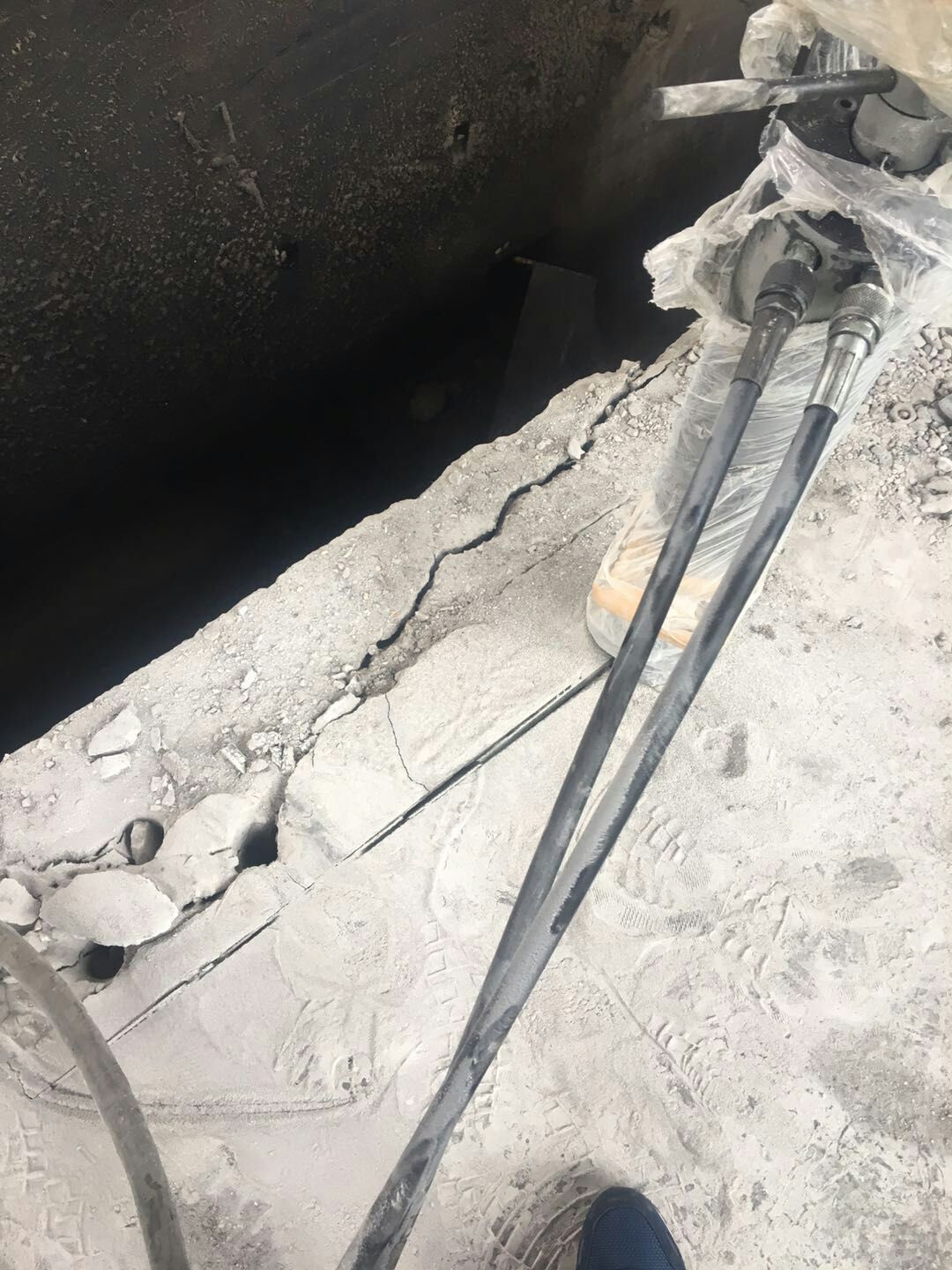 宁波镁石开采基坑槽管沟开挖液压裂分裂机卖价销售