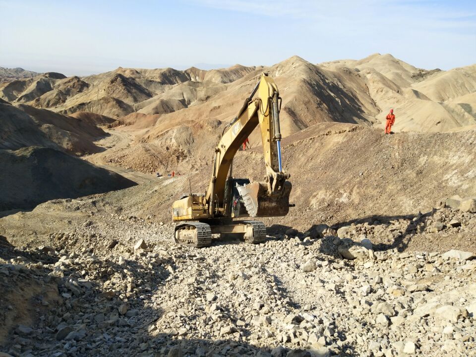 安康整块岩石规整地基岩石拆除劈石机不高