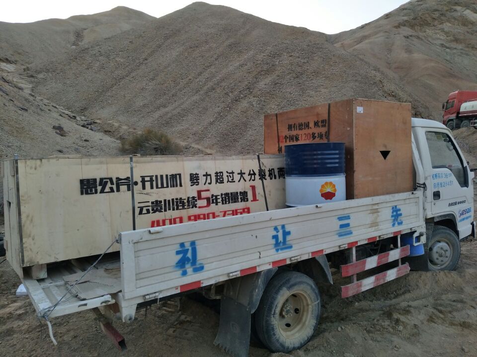 建筑物破拆地基开挖无声劈裂机岩石无声拆除路基扩建比挖机破石快的破石机