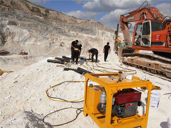 矿石开采金矿房地产挖基础机