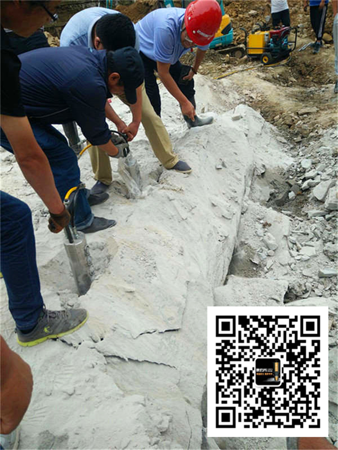 新疆塔城不用爆破劈石头分石机机器