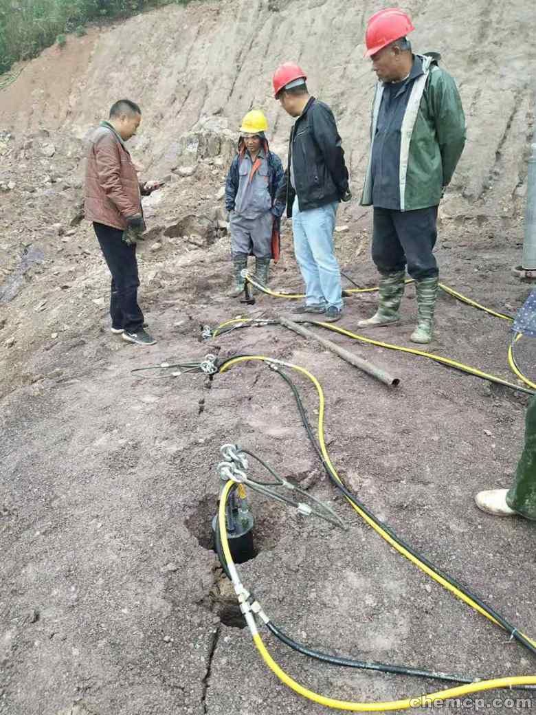 陕西澄城隧施工岩石石块分裂棒劈石器