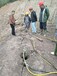 新疆和田矿山开采液压分裂开山机岩石解体设备