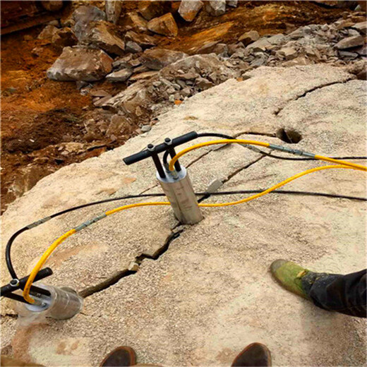 开挖地基硬石头分开挖地基硬石头柱多功能岩石机质