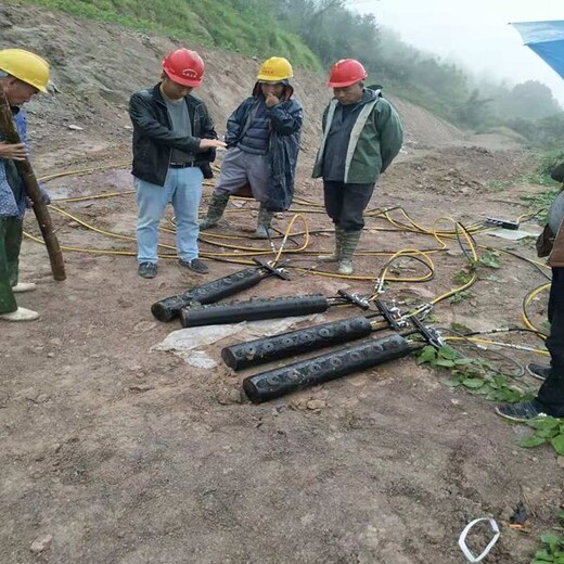 江西吉安采石场破裂石头的设备开山机怎么施工