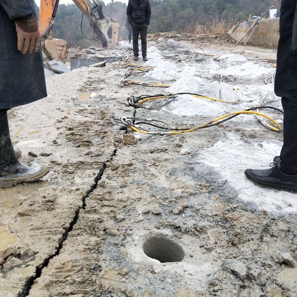 宿遷市洞采靜態(tài)破石巖石分裂機(jī)晉商廠家