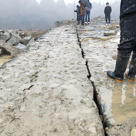 地基岩石拆除劈石机机载式劈山机