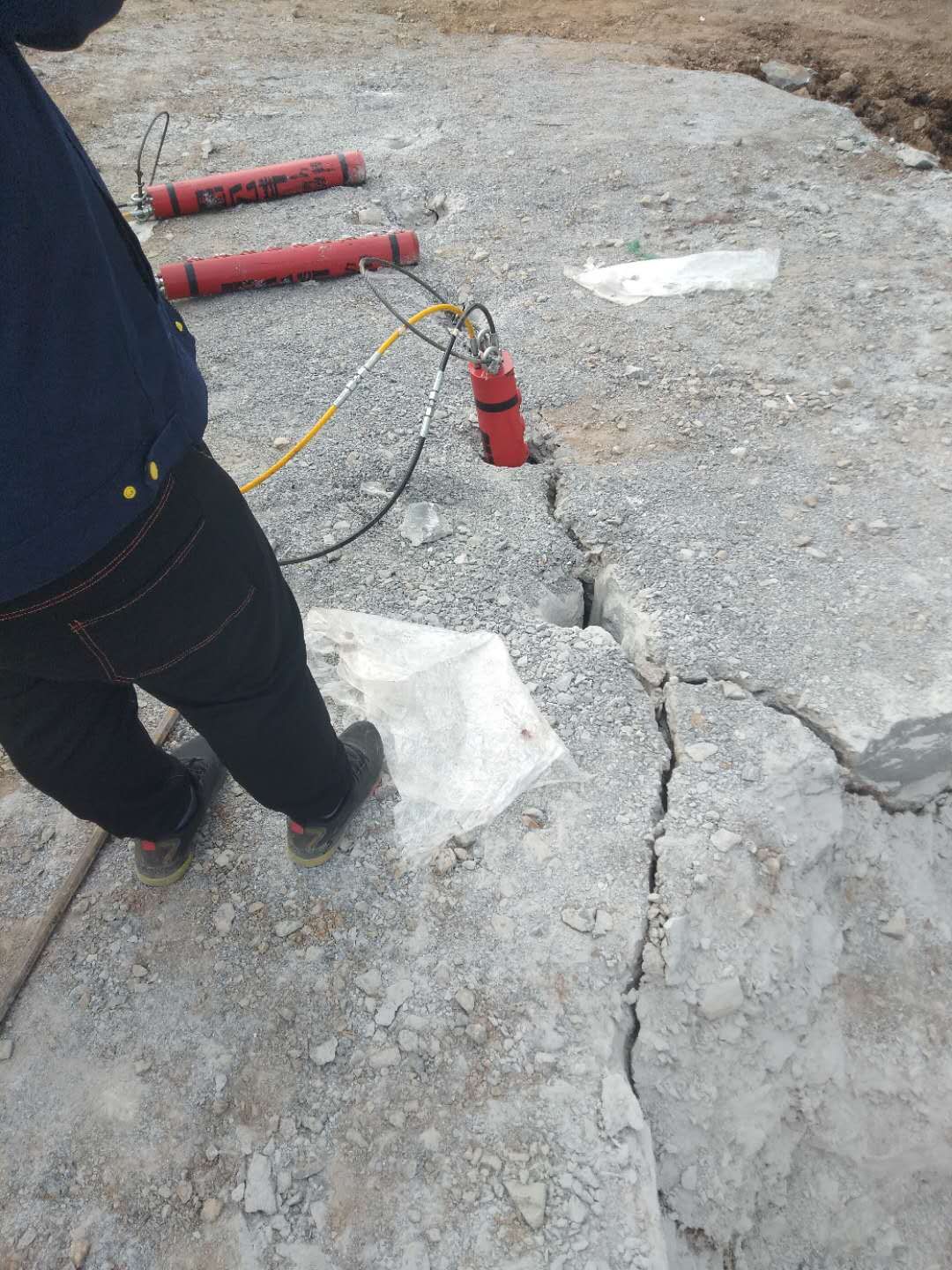 露天矿山道路采石机破石机