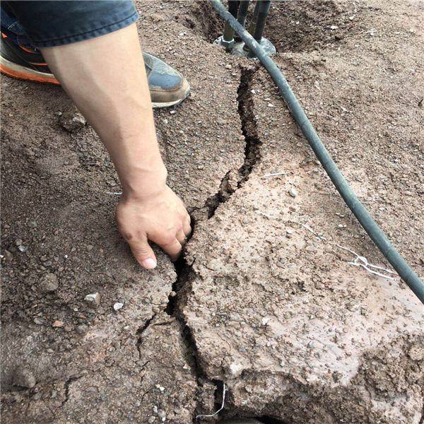 遼寧鞍山礦山開采石頭速度快的機器多少錢