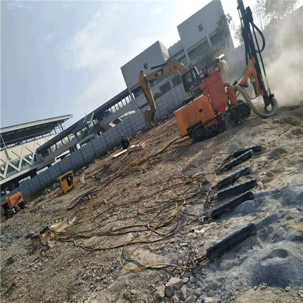 宿州市遇到炮機(jī)打不動(dòng)的石頭劈裂機(jī)破石效果