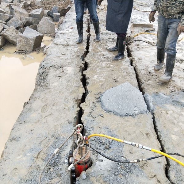 山西大同高速公路路面劈力破碎机