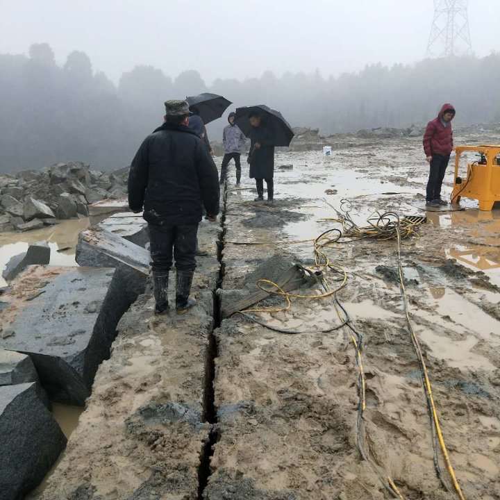 鉤機(jī)鉤不動可以替代膨脹劑的劈裂棒湖南婁底