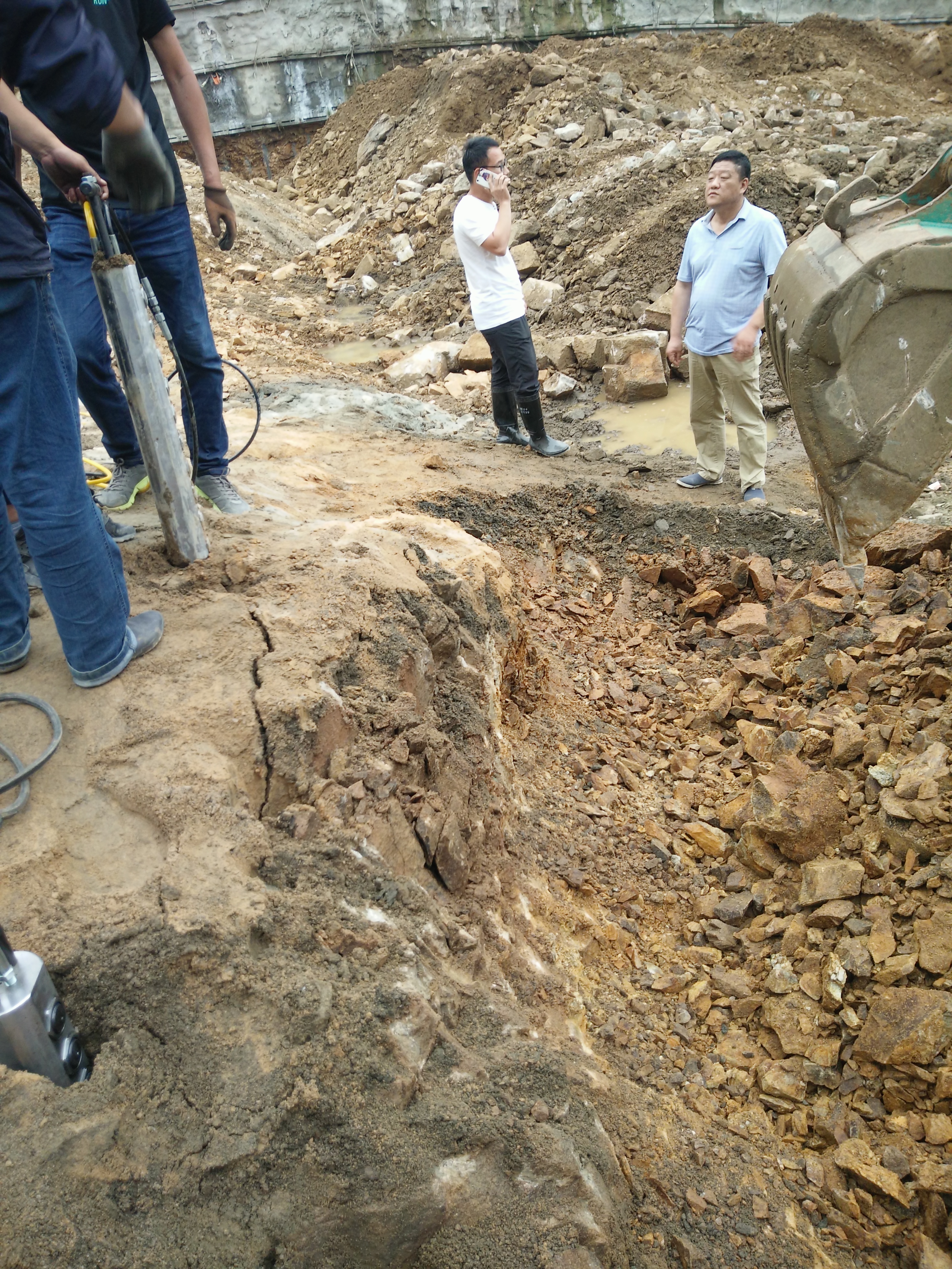 靜態(tài)開采礦山巖石設(shè)備劈裂機(jī)攀枝花市開采無壓力