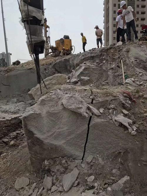 路基擴建硬石頭破除硬石頭開山機巖石破碎機