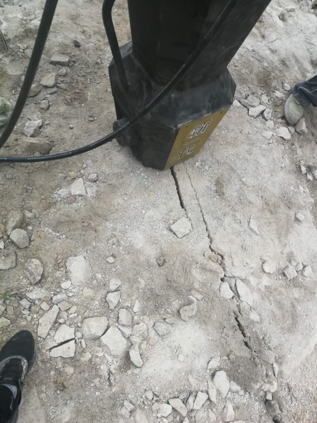 拆除石頭破除巖石開山機.新疆新疆