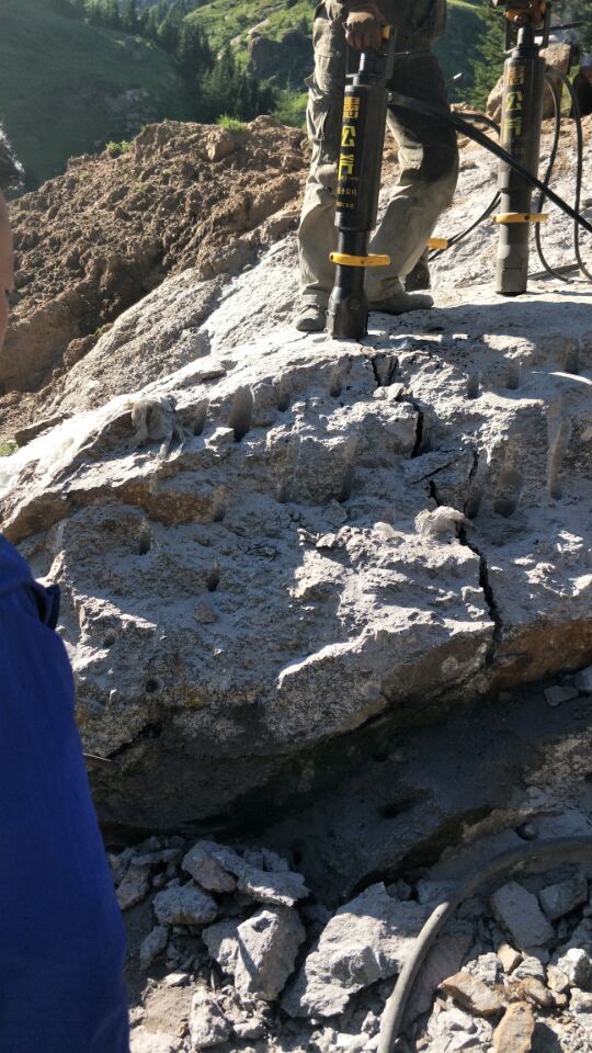 基坑挖掘青石分裂机液压的