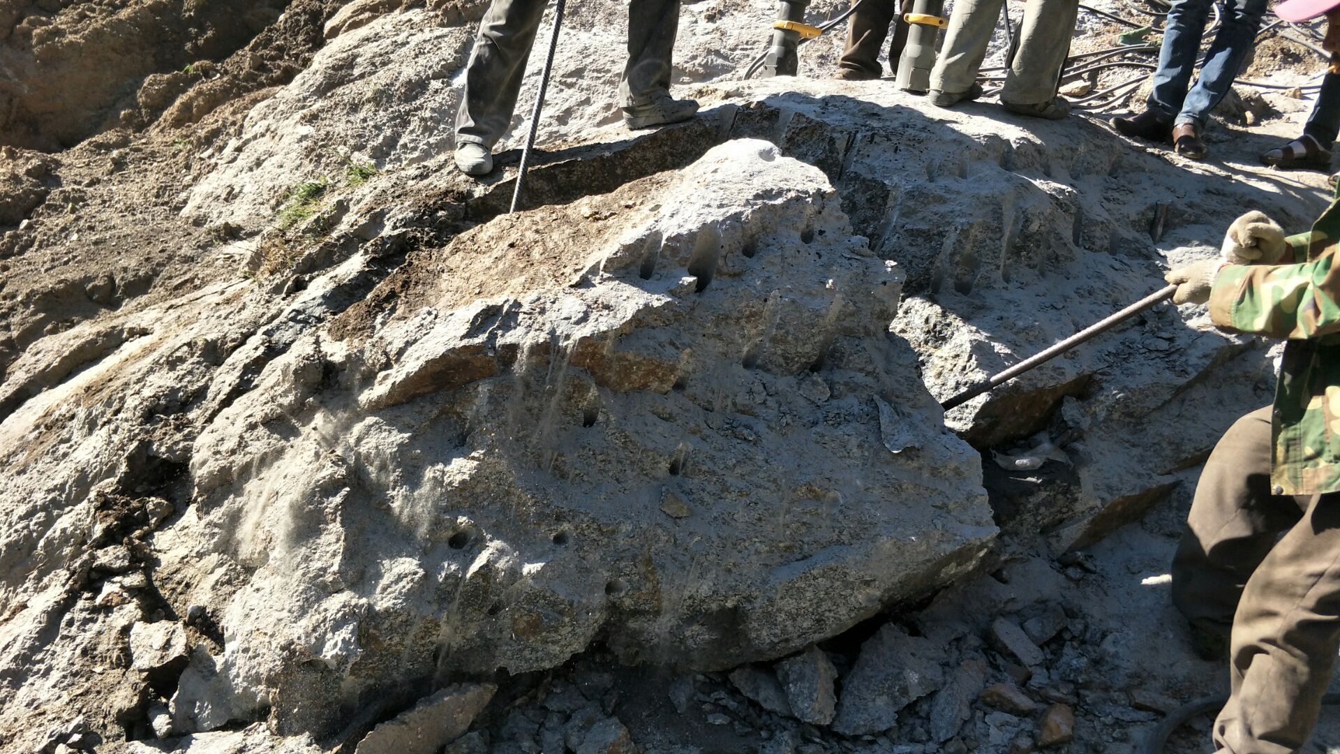 石岩石开采机基地静态