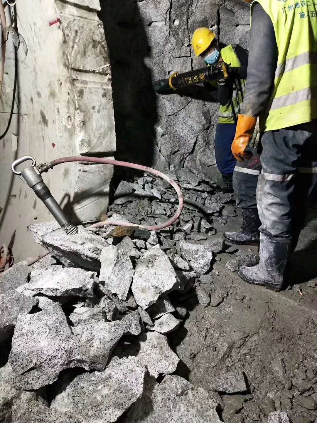 矿山挖掘硅石裂石器