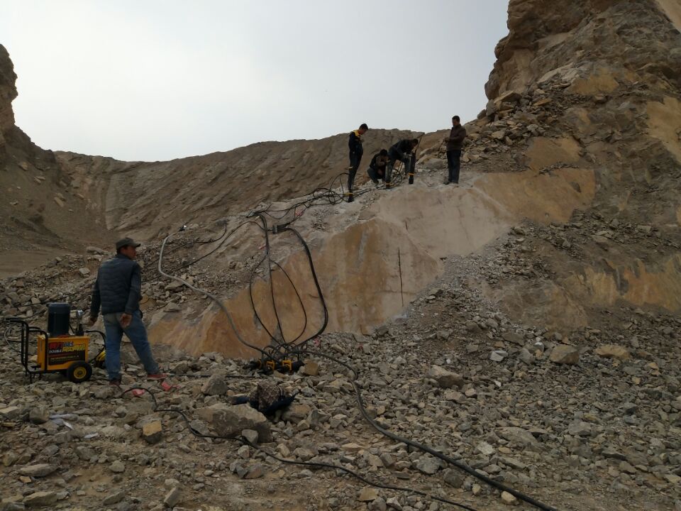 克拉玛依区基坑挖掘砂岩裂石器静态