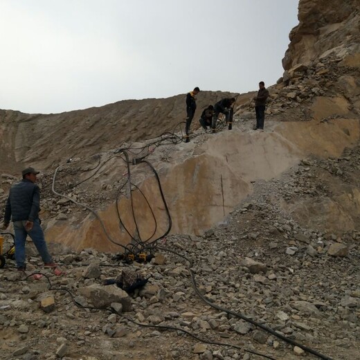 怀化溆浦矿山开采硅石劈裂机
