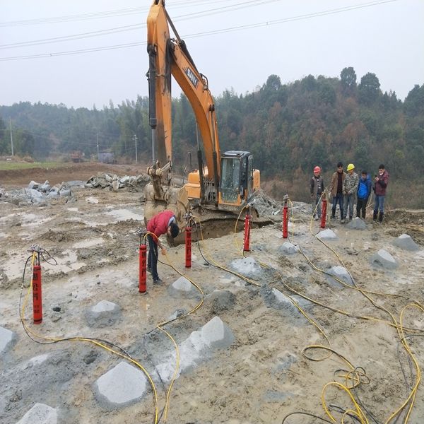 贵州黔南公路改建岩石劈裂器免爆