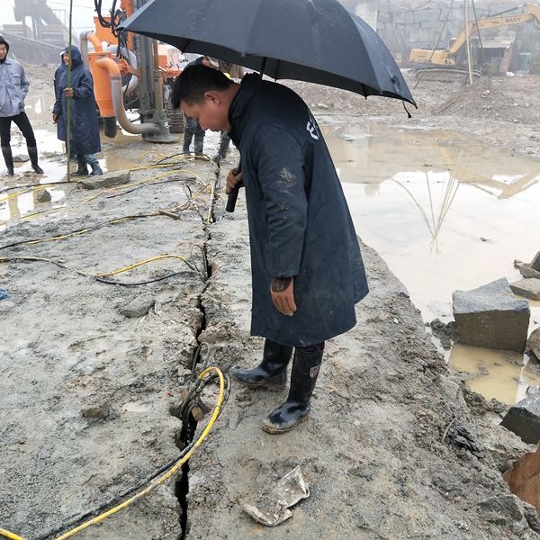 湖北襄樊液压顶石机撑石机进口