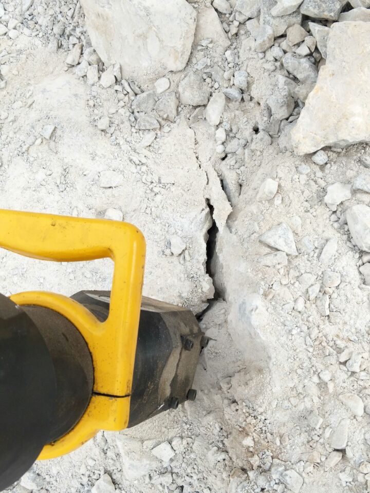 吉安县岩石破碎开采劈裂机