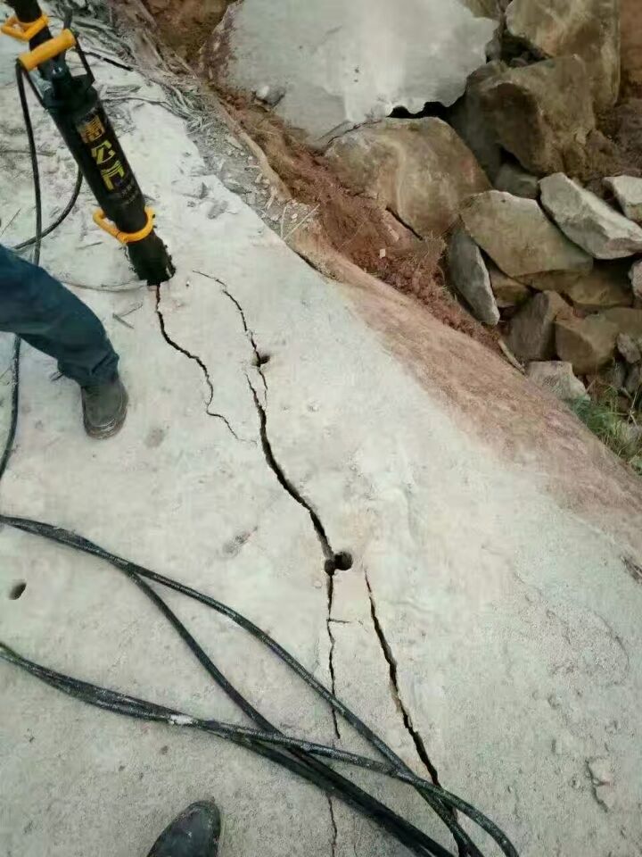 硬岩石开挖破石机