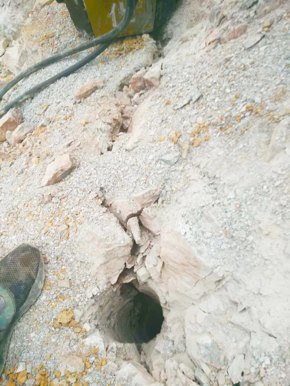 江西宜春岩石破裂机成功案例